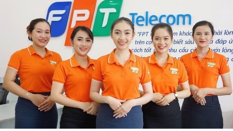 1753263540_doi-ngu-nhan-vien-fpt-luon-san-sang-ho-tro-khach-hang.jpg