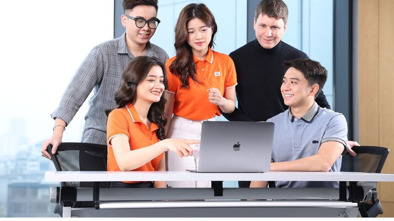 1753263842_khach-hang-yen-tam-khi-lua-chon-goi-internet-toc-do-cao-cua-FPT.jpg
