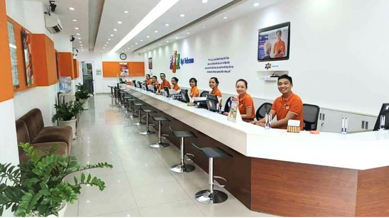 1754616937_doi-ngu-fpt-san-sang-ho-tro-khach-hang-lap-wifi-fpt-phuong-ba-ria-tphcm.jpg