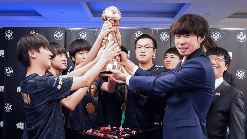 RNG phá sản: Cái kết buồn cho cựu vương MSI huyền thoại