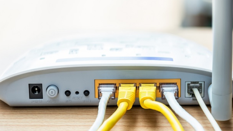 1756431874_kiem-tra-day-cap-noi-modem-wifi-fpt.jpg