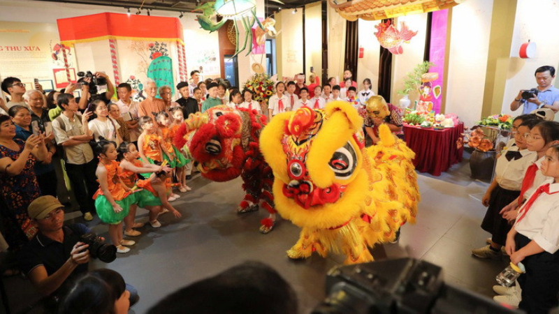 Vui Tết Trung thu tại phố cổ Hà Nội