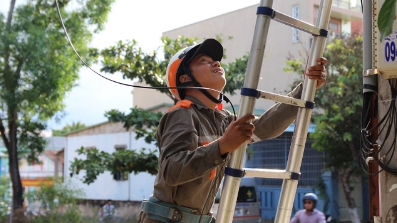 Đội ngũ kỹ thuật viên FPT chuyên nghiệp, sẵn sàng hỗ trợ lắp đặt nhanh chóng tại nhà