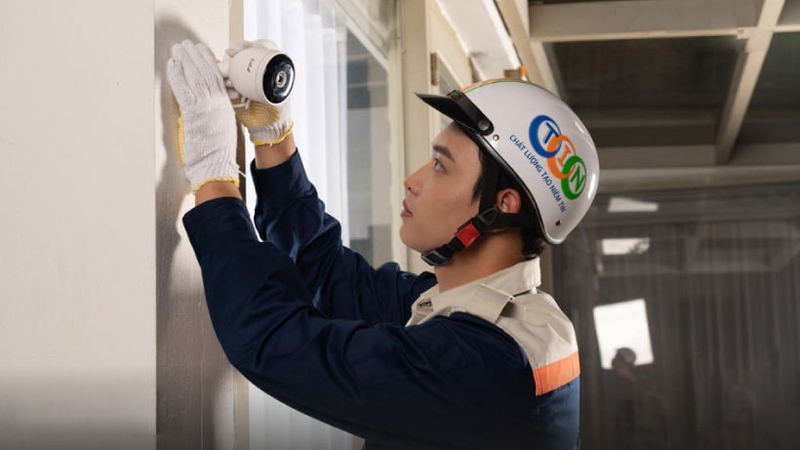Kỹ thuật viên triển khai lắp camera doanh nghiệp Bình Dương chuyên nghiệp, bài bản