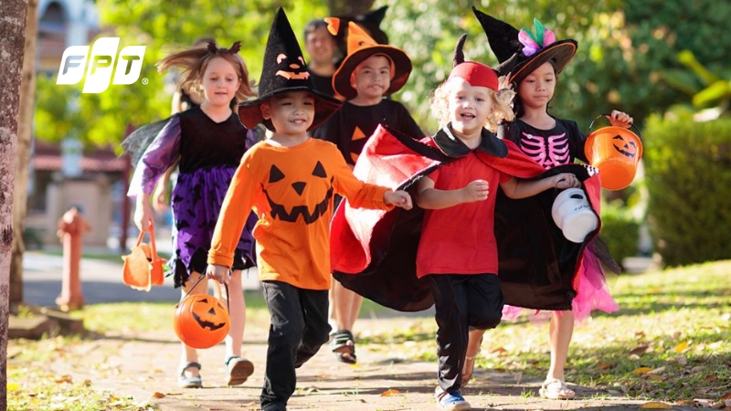 Top 18 trò chơi Halloween hay cho trẻ em & người lớn cùng chơi