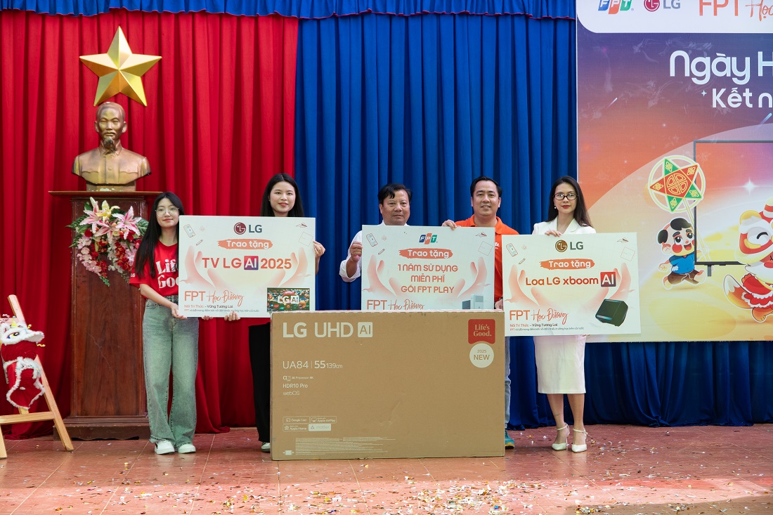 Hành trình FPT kết nối tri thức số đến lớp học vùng xa