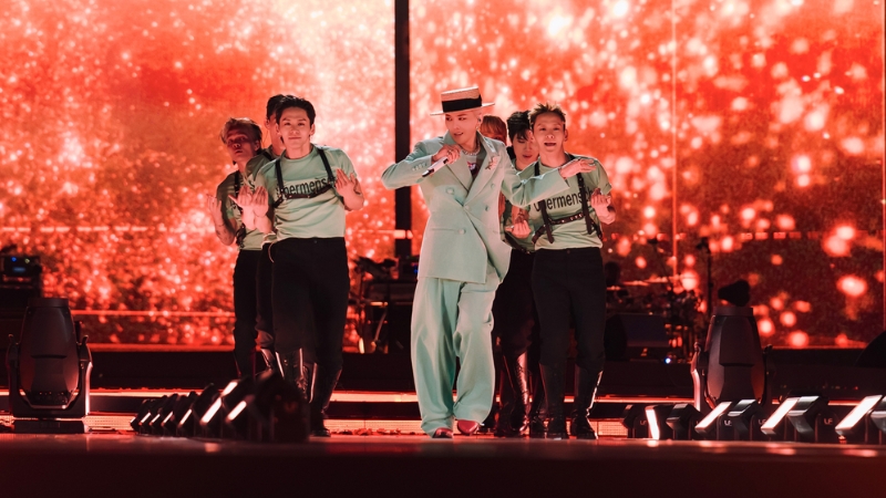 G-Dragon tại concert sau 8 năm vắng bóng