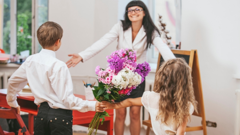 Lời chúc dành cho thầy cô bằng tiếng Anh