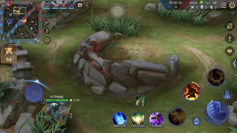 Toro check bụi cỏ đề phòng quân địch ẩn nấp