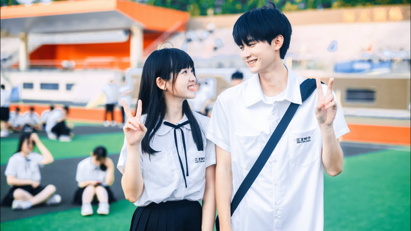 Khi anh chạy về phía Em với câu chuyện thanh xuân ngọt ngào