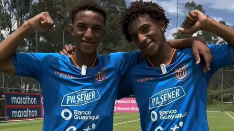 Arsenal thỏa thuận chiêu mộ cặp song sinh Edwin và Holger Quintero