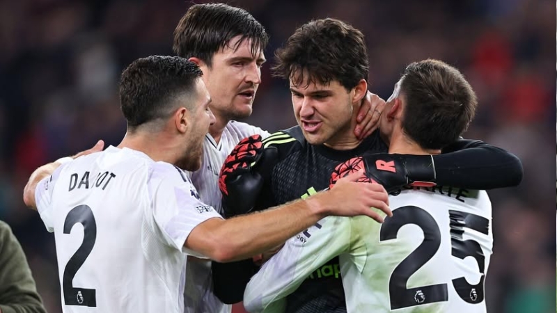 Tinh thần đoàn kết được thể hiện rõ trên sân cỏ