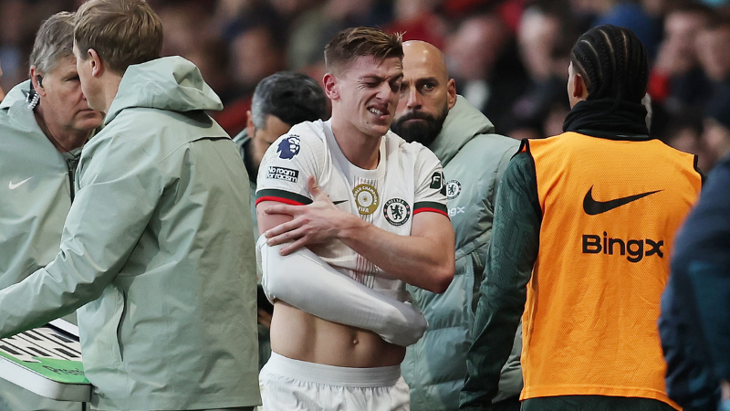 Chelsea gặp kh&oacute;: Liam Delap chấn thương vai v&agrave; nghỉ 2 th&aacute;ng