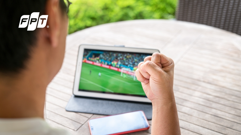 Bóng đá Ngoại Hạng Anh: Bỏ "web lậu" để nâng tầm trải nghiệm