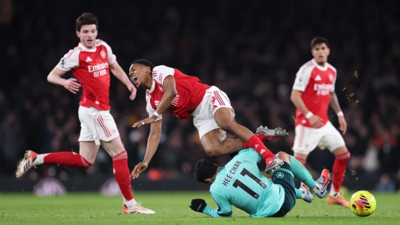 Cuộc đua vô địch giữa Arsenal và Man City đang vô cùng căng thẳng