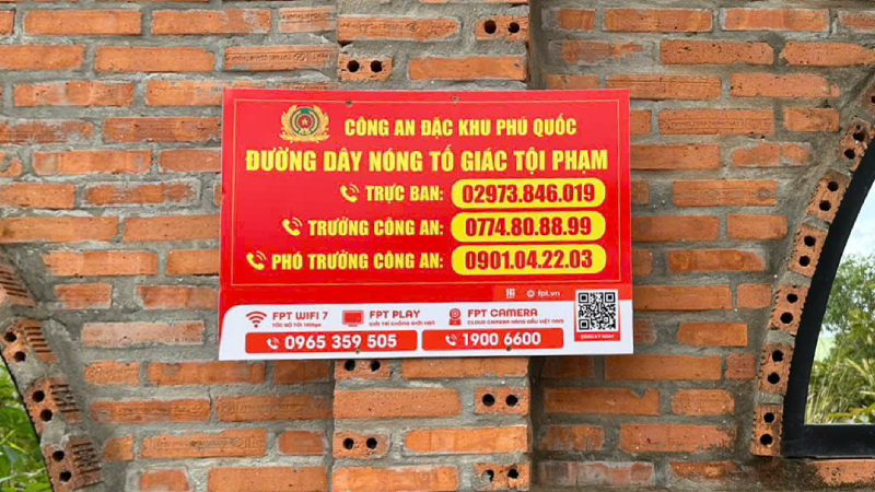 300 bảng thông tin đường dây nóng an ninh, góp phần lan tỏa thông điệp an toàn