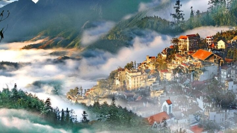 Sa Pa vào tháng 1 có sương mù dày đặc tạo nên khung cảnh thơ mộng