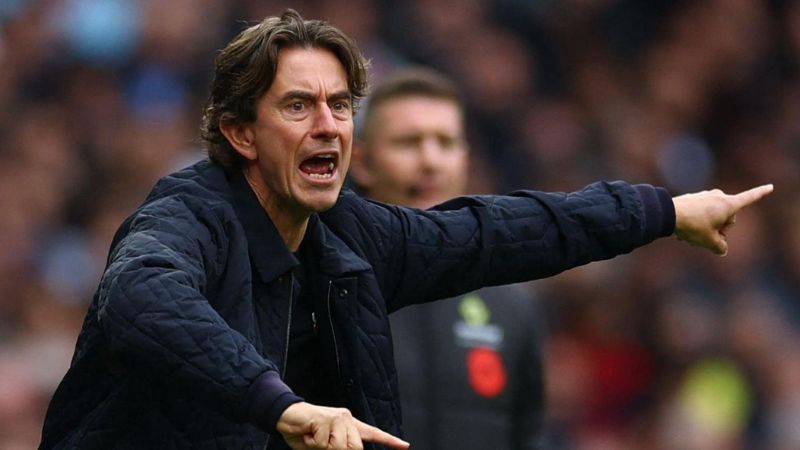 Fan Tottenham đ&ograve;i sa thải Thomas Frank sau thua Nottingham