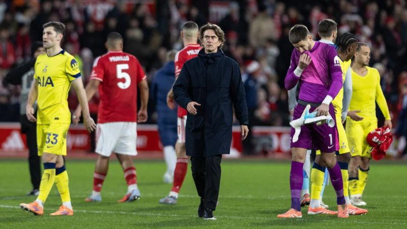 Fan Tottenham đòi sa thải Thomas Frank sau thua Nottingham