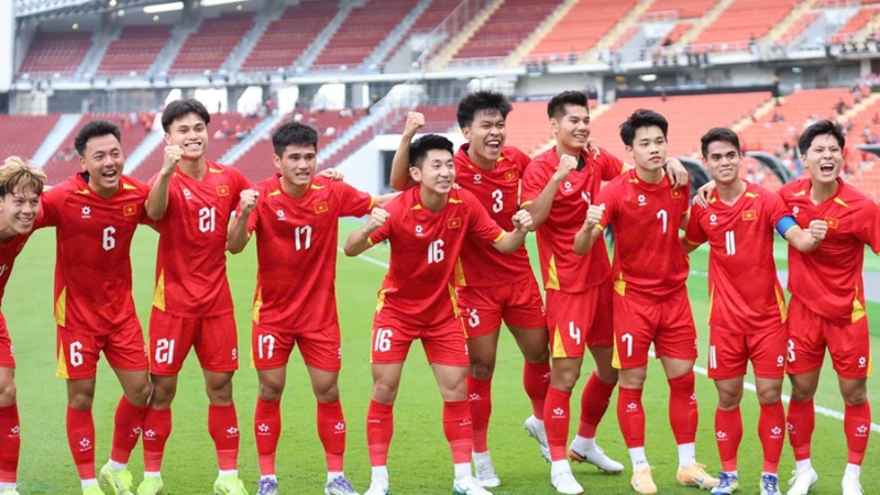 HLV Kim Sang Sik sử dụng sơ đồ 3-4-3 trong trận chung kết