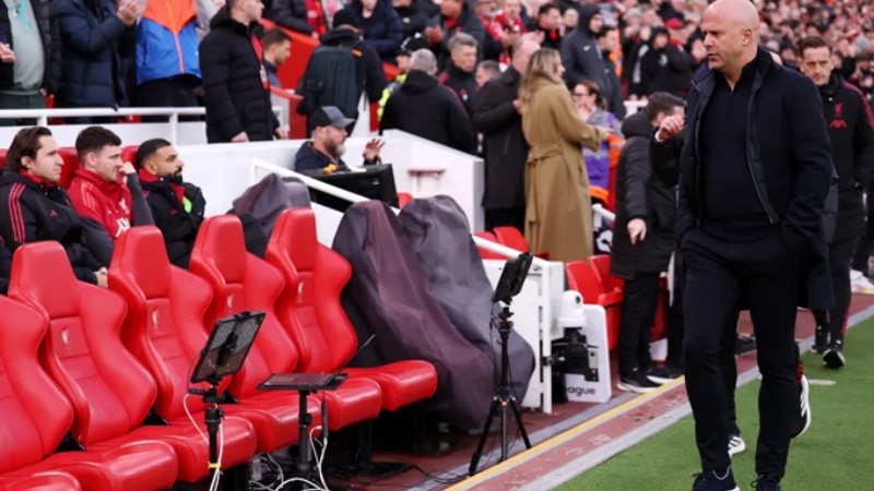 Băng ghế dự bị Liverpool mỏng, Arne Slot đau đầu trước trận Tottenham