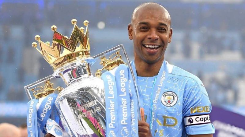 Fernandinho - cận vệ thầm lặng của Man City dưới thời Pep Guardiola