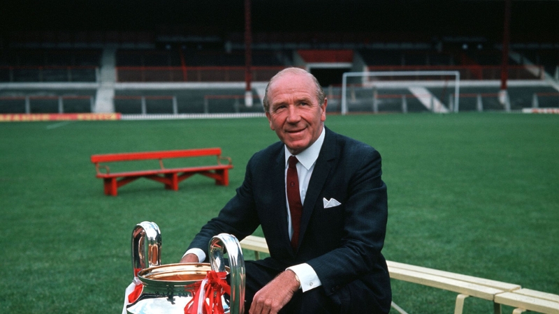Sir Matt Busby gia nhập Manchester United vào năm 1945