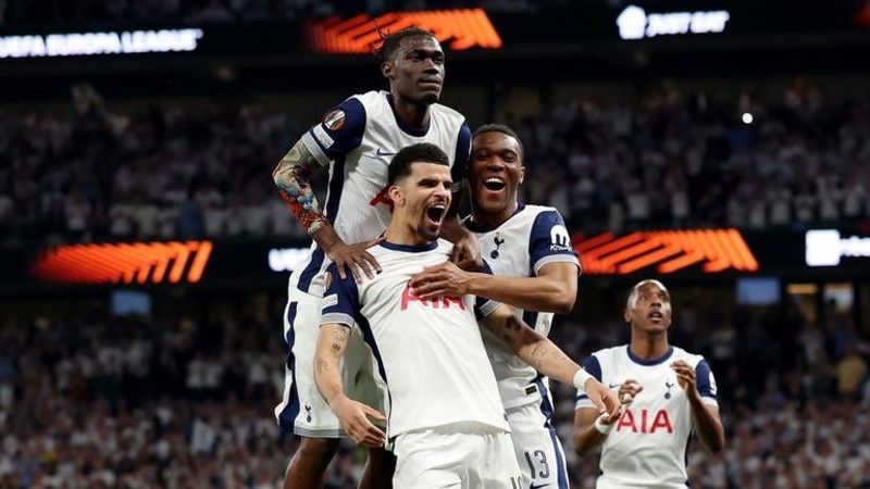 Tottenham hiện chỉ kém Brentford 1 điểm trên bảng xếp hạng