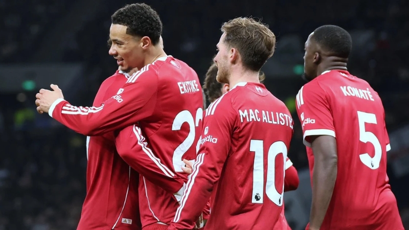 Liverpool có chiến thắng 2-1 trước Wolves