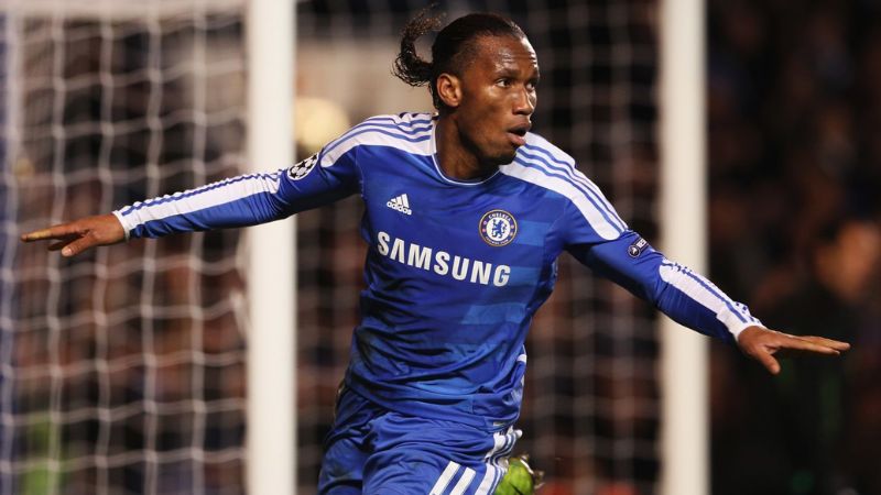 Didier Drogba sở hữu phong cách chơi mạnh mẽ, tinh thần chiến đấu quyết liệt