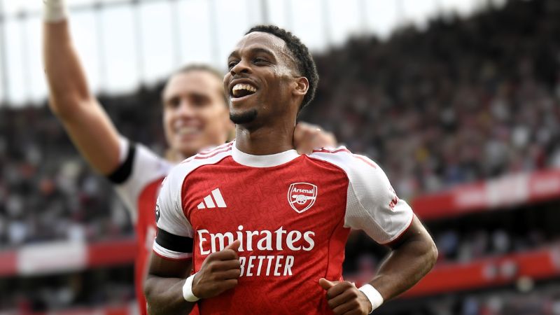 Jurrien Timber - Hậu vệ phải toàn diện với khả năng tắc bóng xuất sắc nhất đội