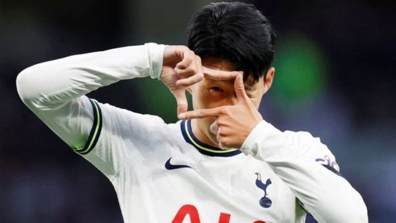 Biểu tượng châu Á và người hùng mang về danh hiệu Europa League