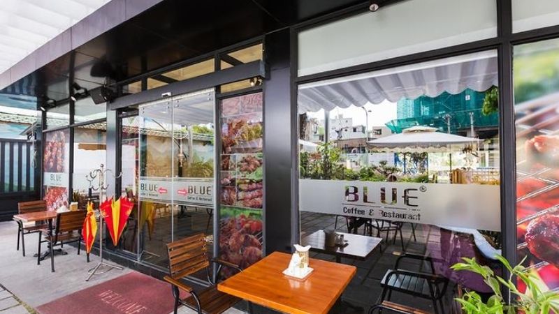 Blue Coffee Shop có không gian rộng rãi và sạch sẽ