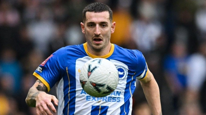 Đội trưởng Lewis Dunk chỉ huy hàng thủ Brighton tại Premier League