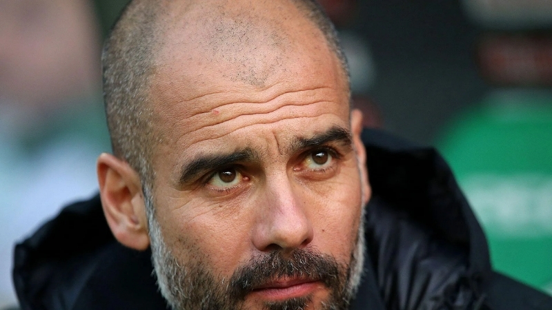 Pep Guardiola đang phải đau đầu với hàng loạt chấn thương ở hàng phòng ngự