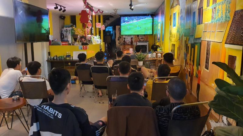 Cà Phê Ông Bầu đầu tư màn hình TV với độ sắc nét cao và âm thanh sống động