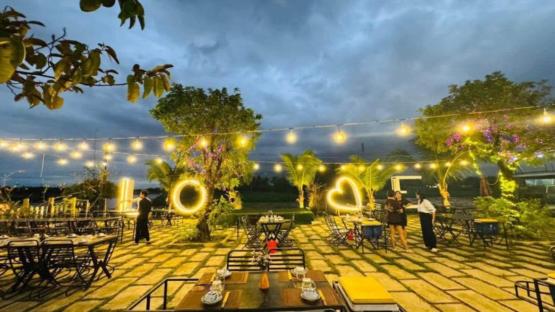Không gian ngoài trời thoáng đãng tại Lãng Beer Garden