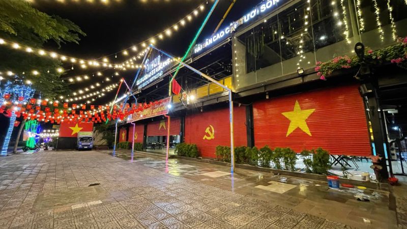 Cá Heo seafood Restaurant là điểm đến lý tưởng để thưởng thức ẩm thực và bóng đá