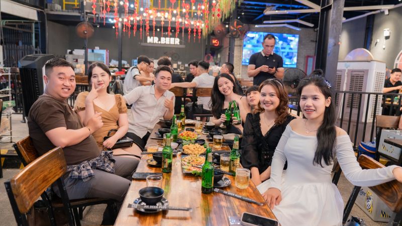 MR Beer Plus rất được lòng khách hàng vì đồ ăn thơm ngon, giá cả phải chăng