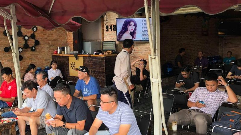 Caffeine Coffee là quán cafe xem bóng đá TPHCM được yêu thích