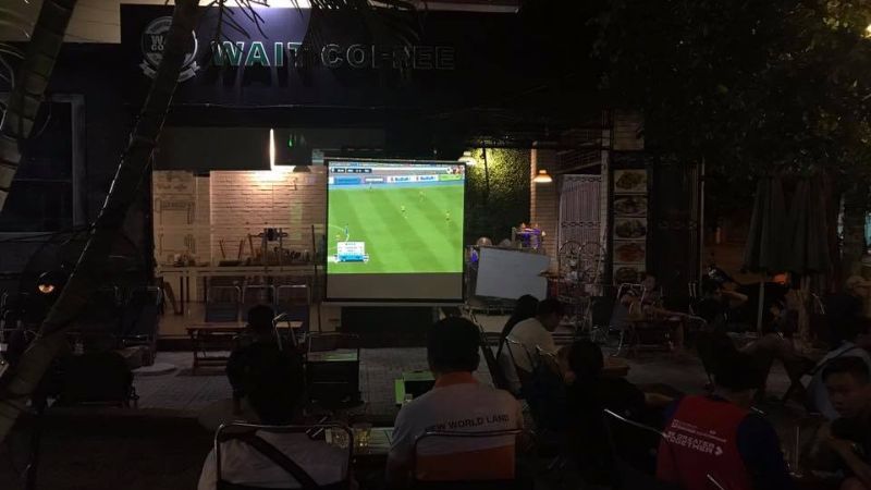 Xem bóng đá tại Wait Coffee với cảm giác gần gũi