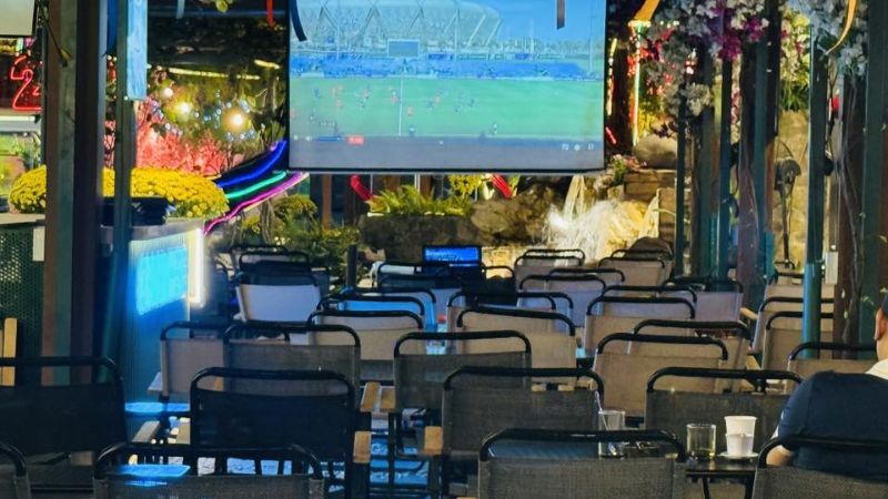 Du Miên Garden sở hữu màn hình chiếu lớn cùng nhiều chỗ ngồi lý tưởng