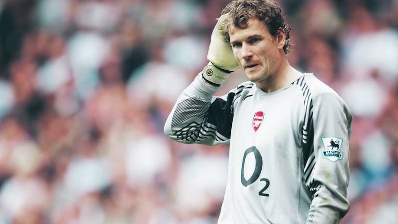 Thủ môn Jens Lehmann cản phá thành công cú sút của Paul Scholes trong chung kết FA Cup