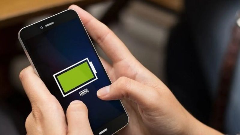 Đảm bảo pin được sạc đầy để tận hưởng trọn vẹn giải Ngoại Hạng Anh