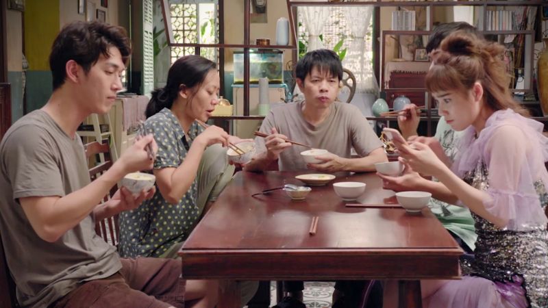 Sự hy sinh thầm lặng và nỗi khổ của người anh cả gồng gánh những đứa em rắc rối