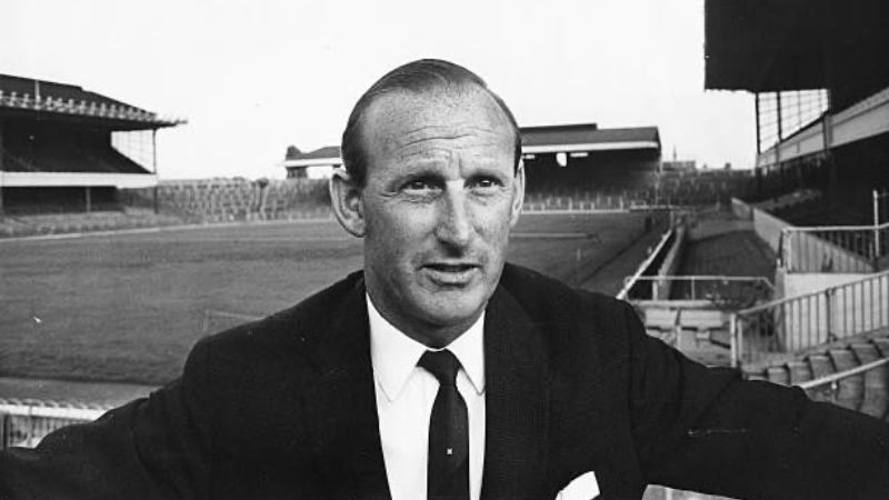 Bertie Mee tạo ra kỷ luật chặt chẽ và sự tổ chức hoàn hảo cho Arsenal