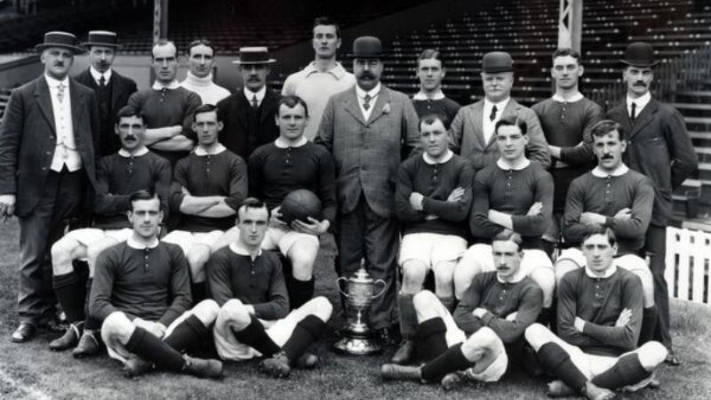 Ernest Mangnall là vị huấn luyện viên đầu tiên mang về thành công cho MU