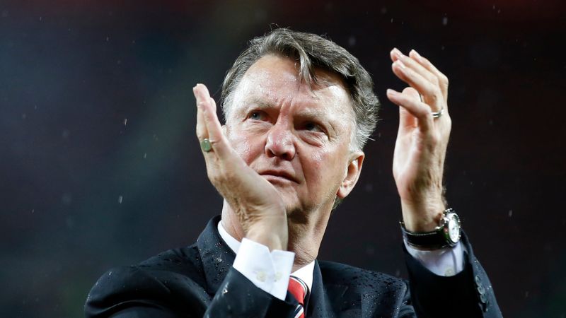 Louis van Gaal cùng danh hiệu FA Cup 2016