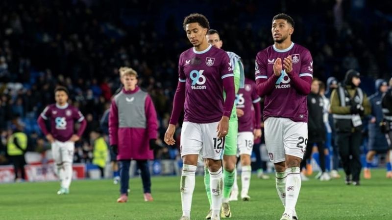 Burnley nỗ lực tìm kiếm từng điểm số để nuôi hy vọng trụ hạng