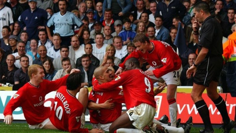 Cuộc đối đầu kinh điển giữa với cú lội ngược dòng của MU trước Tottenham